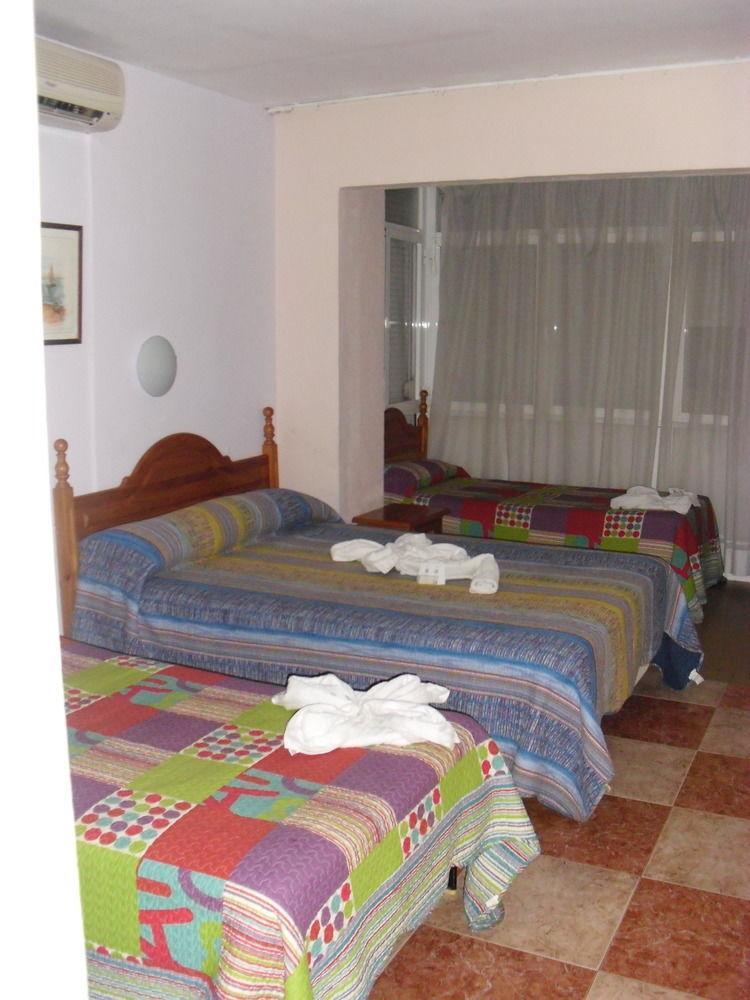 Hotel Virgen Del Rocio II à Torremolinos Extérieur photo